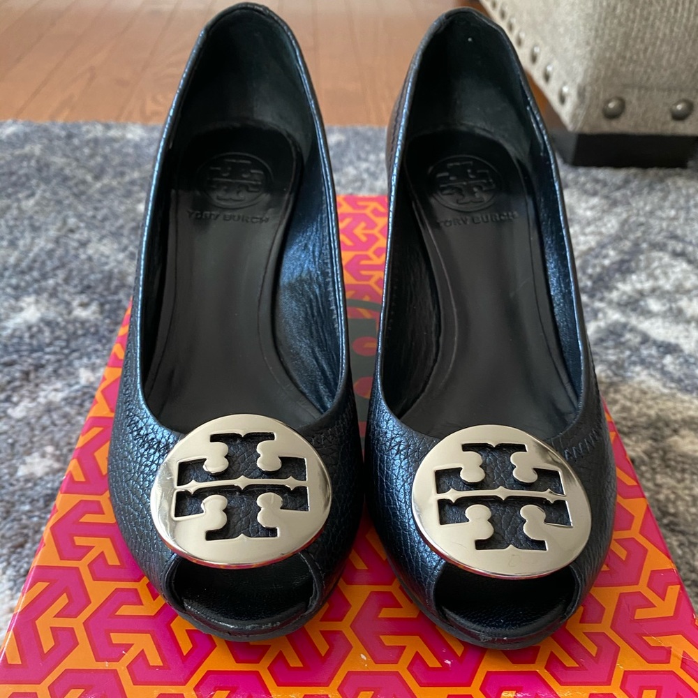 Tory Burch Black Chelsea Wedge Size 6